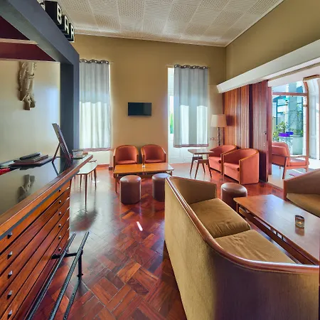 Monte Carlo Hotel